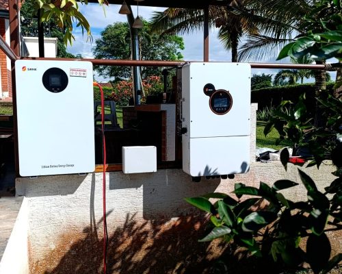 Instalación solar con inversor Híbrido y batería de Litio SRNE